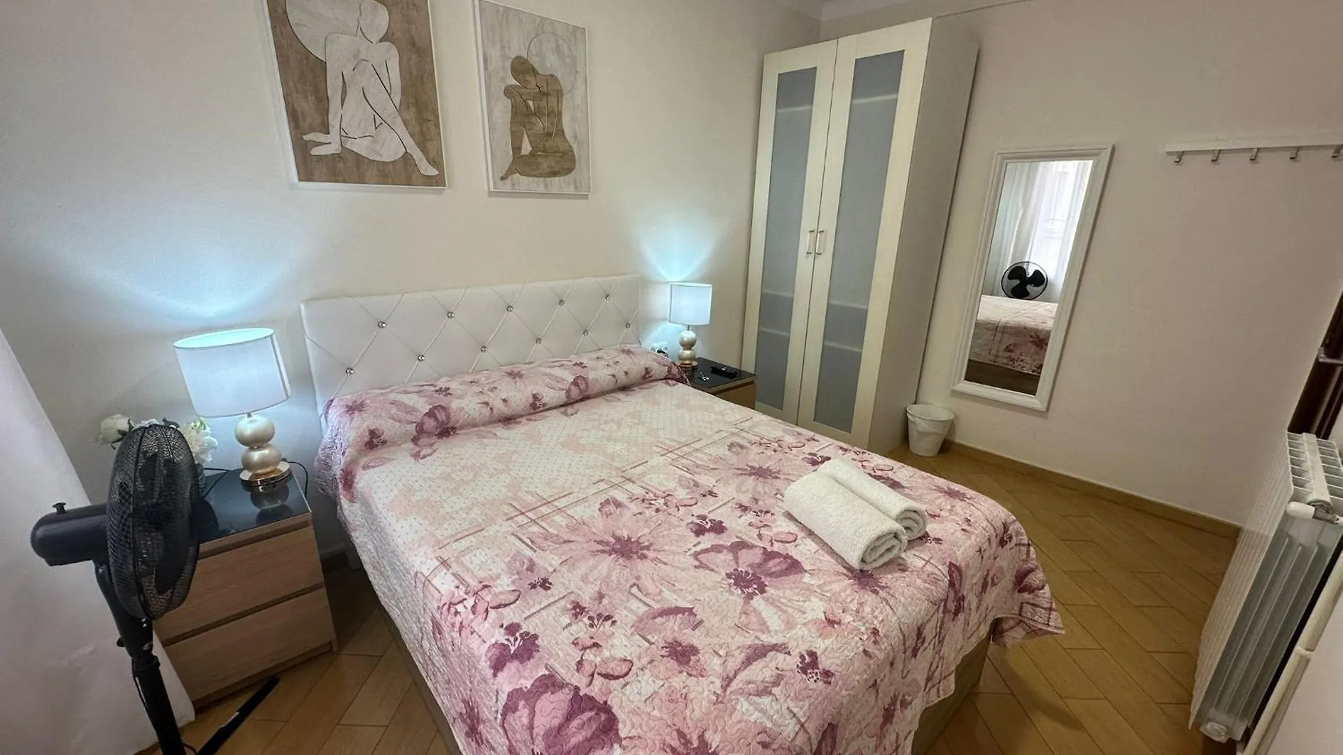 Alojamiento Nuevo Valenci Barcelona 0*,  España